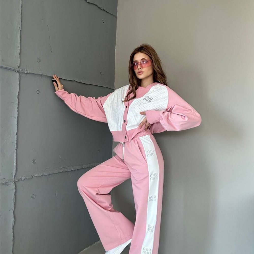 “Women’s Stylish Two-Piece Lounge Set – Chic & Comfy”